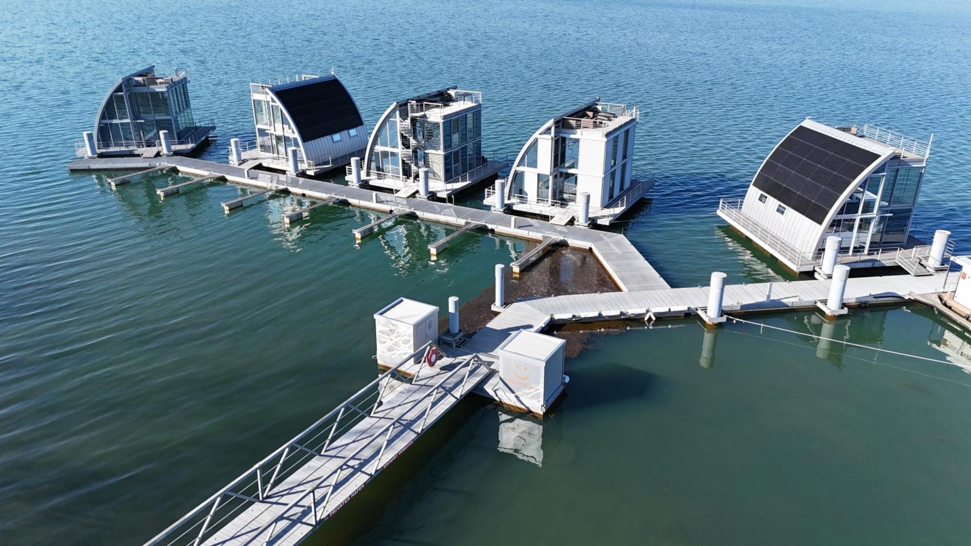 Schwimmendes Ferienhaus Sky Elsterheide Eksteriør billede